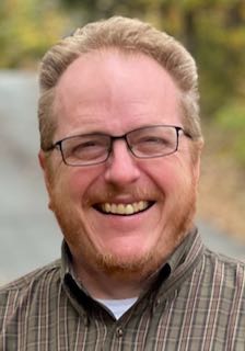 tomheadshotsmallfall2024 tomheadshotsmallfall2024